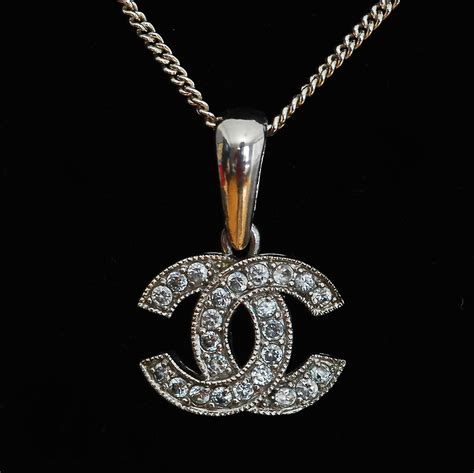 chanel necklacw